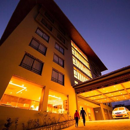 Ariya Hotel Тхимпху Экстерьер фото